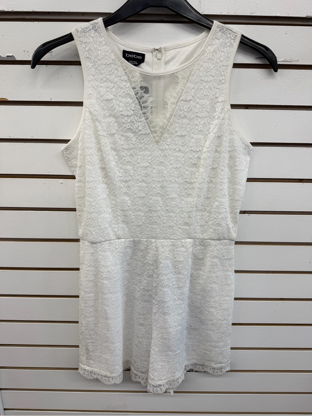 NWT Bebe Ivory Lace Peplum Top Size 6 V-Neck Sleeveless MSRP $119